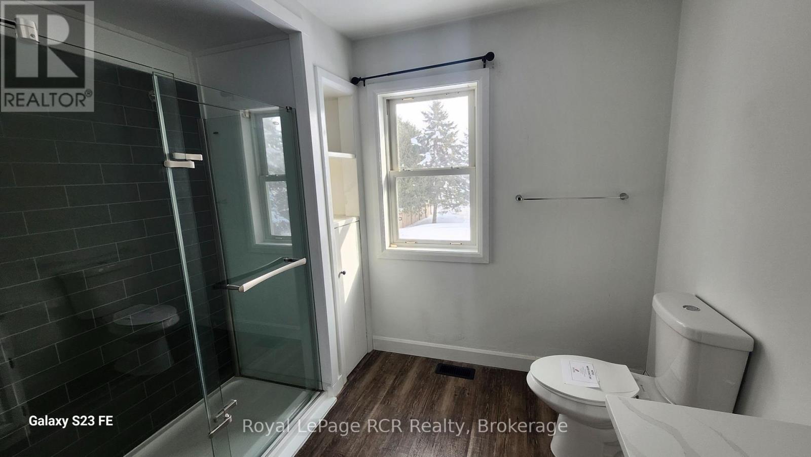 












11 BLACKBURN AVENUE

,
Clearview (Nottawa),




Ontario
L0M1P0

