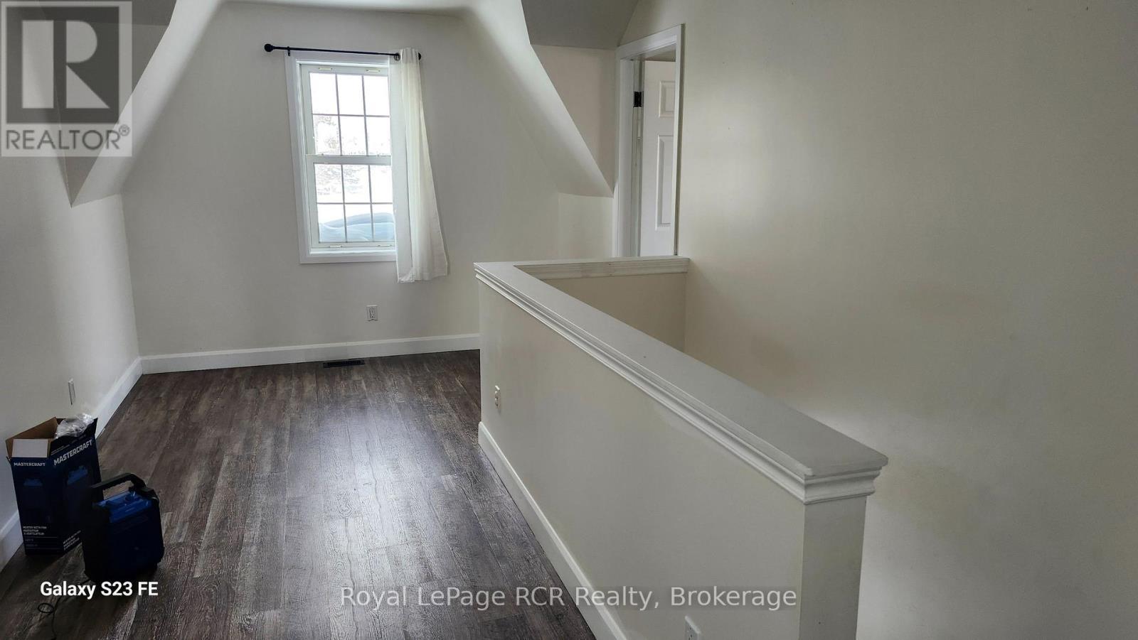 












11 BLACKBURN AVENUE

,
Clearview (Nottawa),




Ontario
L0M1P0

