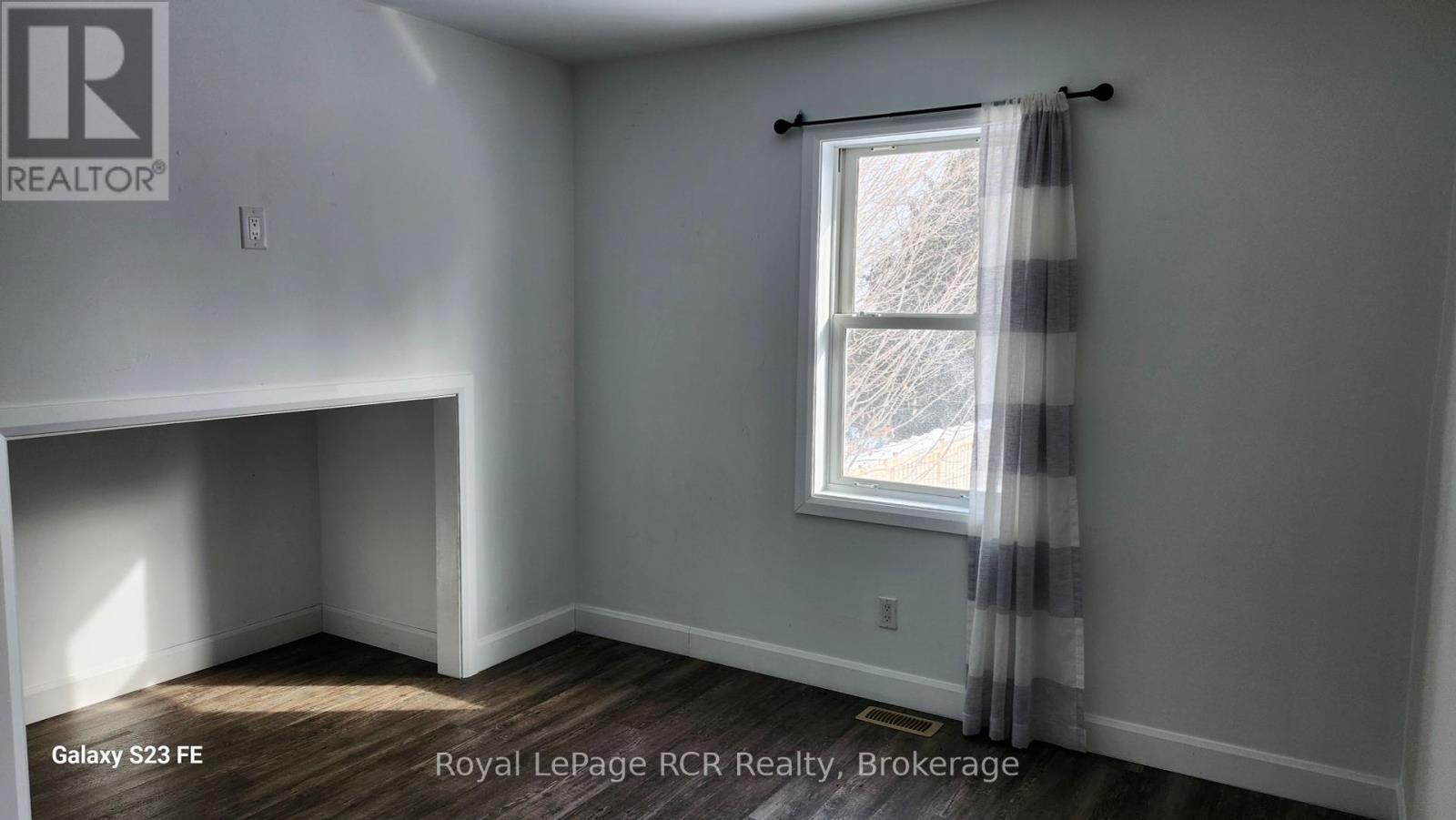 












11 BLACKBURN AVENUE

,
Clearview (Nottawa),




Ontario
L0M1P0


