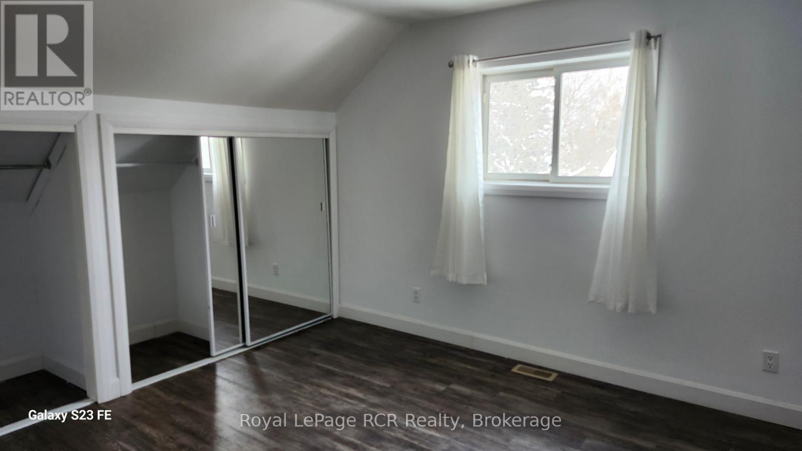 












11 BLACKBURN AVENUE

,
Clearview (Nottawa),




Ontario
L0M1P0

