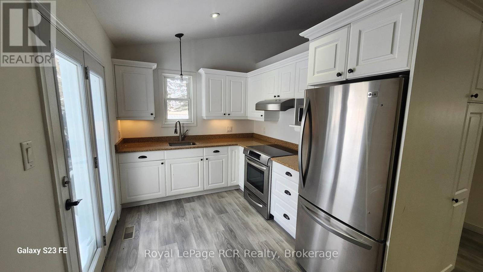 












11 BLACKBURN AVENUE

,
Clearview (Nottawa),




Ontario
L0M1P0

