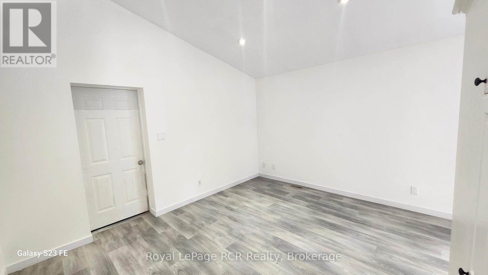 












11 BLACKBURN AVENUE

,
Clearview (Nottawa),




Ontario
L0M1P0

