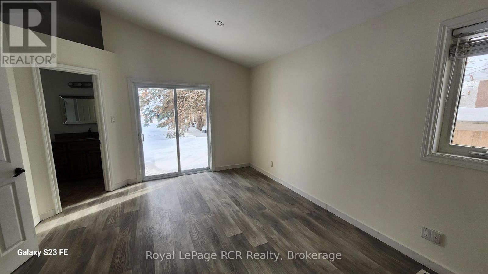 












11 BLACKBURN AVENUE

,
Clearview (Nottawa),




Ontario
L0M1P0


