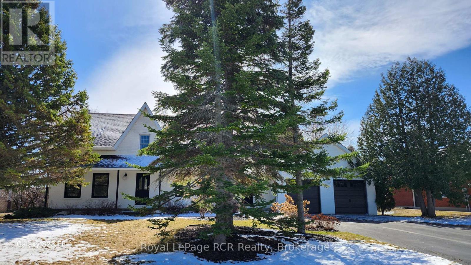 












11 BLACKBURN AVENUE

,
Clearview (Nottawa),




Ontario
L0M1P0

