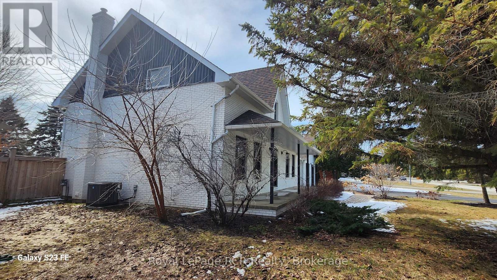 












11 BLACKBURN AVENUE

,
Clearview (Nottawa),




Ontario
L0M1P0

