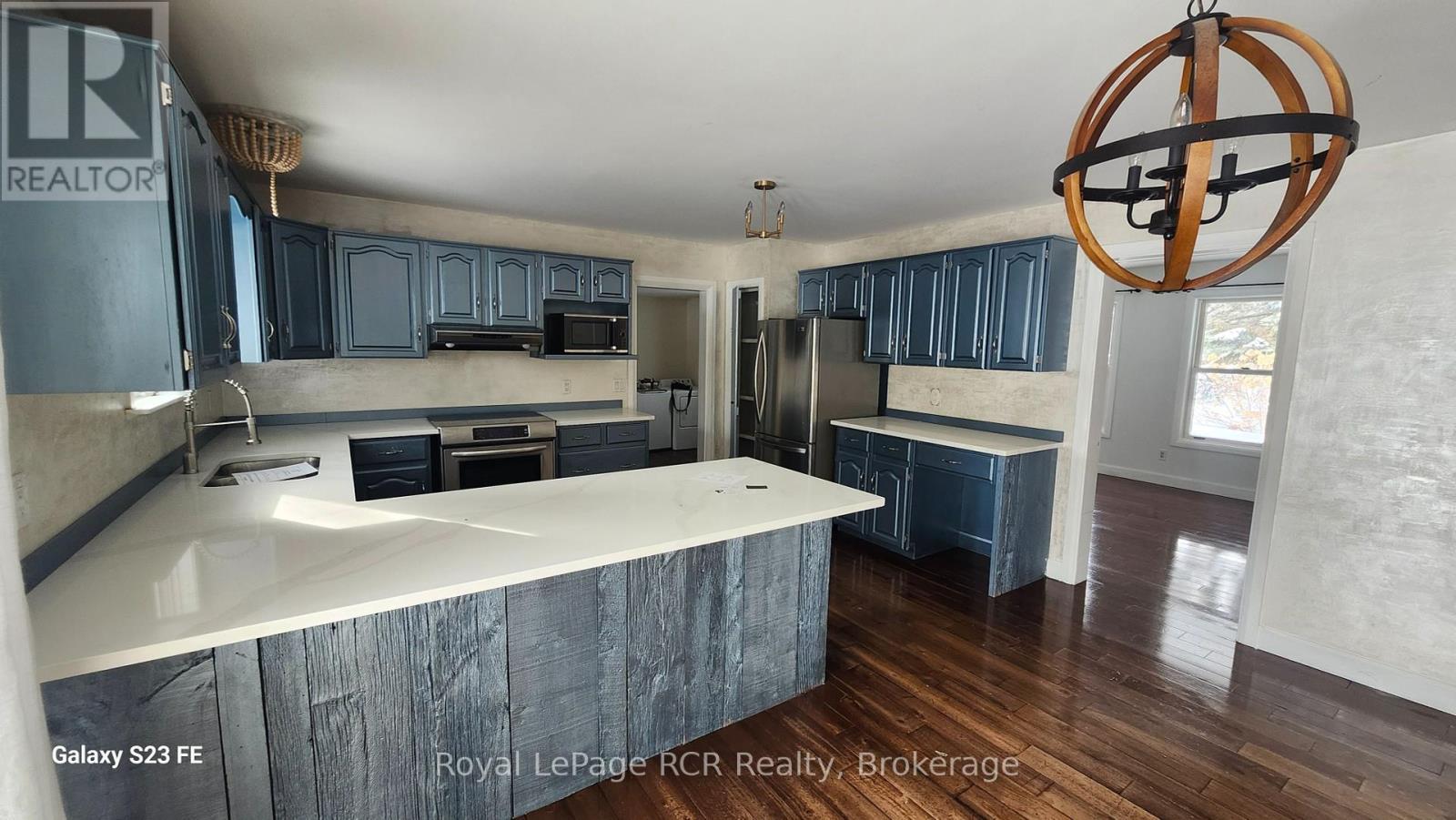 












11 BLACKBURN AVENUE

,
Clearview (Nottawa),




Ontario
L0M1P0

