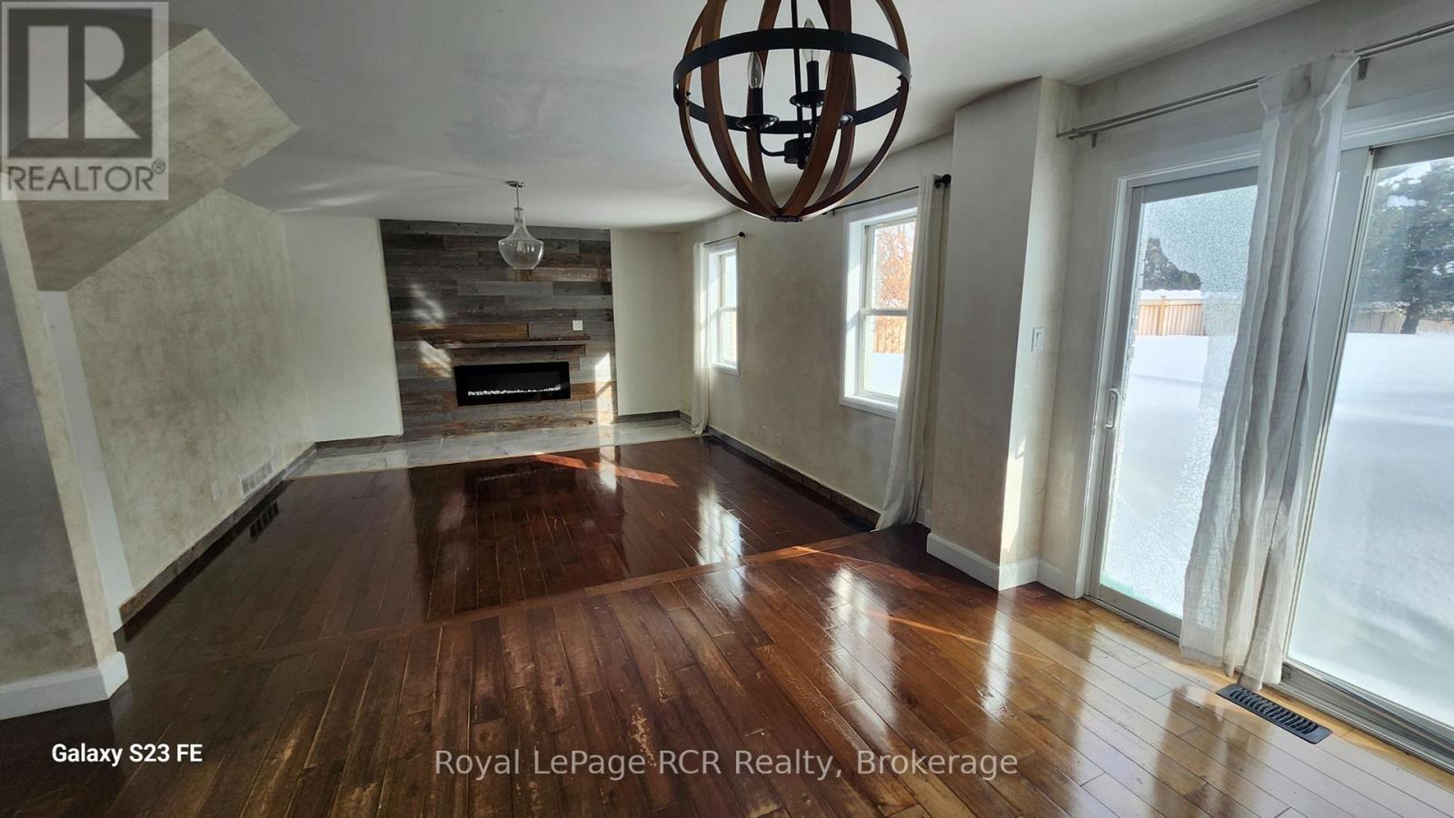 












11 BLACKBURN AVENUE

,
Clearview (Nottawa),




Ontario
L0M1P0


