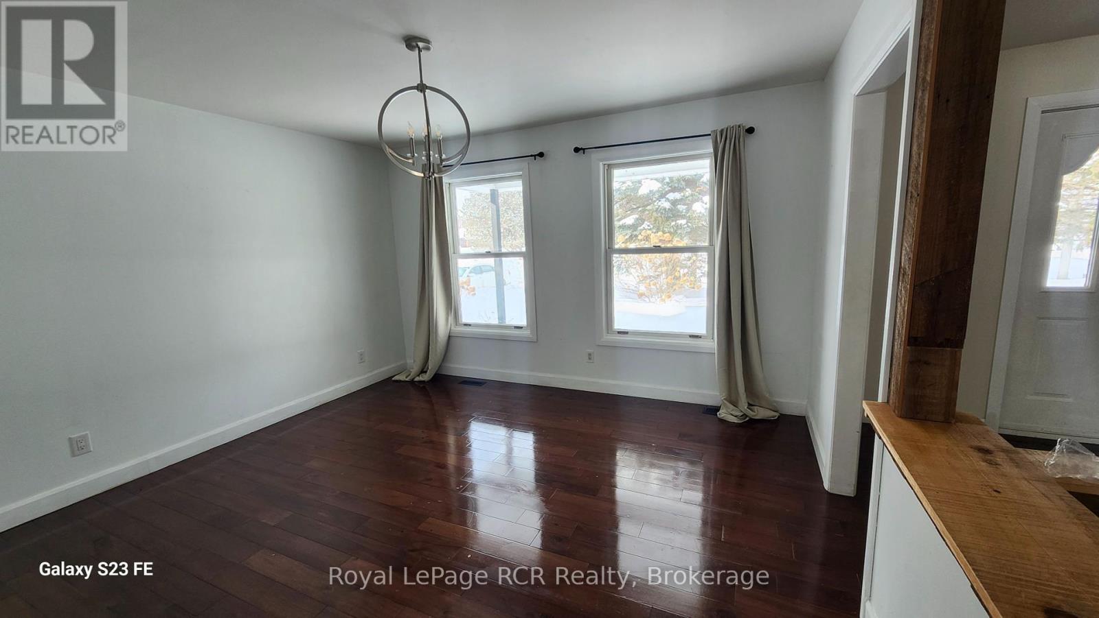 












11 BLACKBURN AVENUE

,
Clearview (Nottawa),




Ontario
L0M1P0

