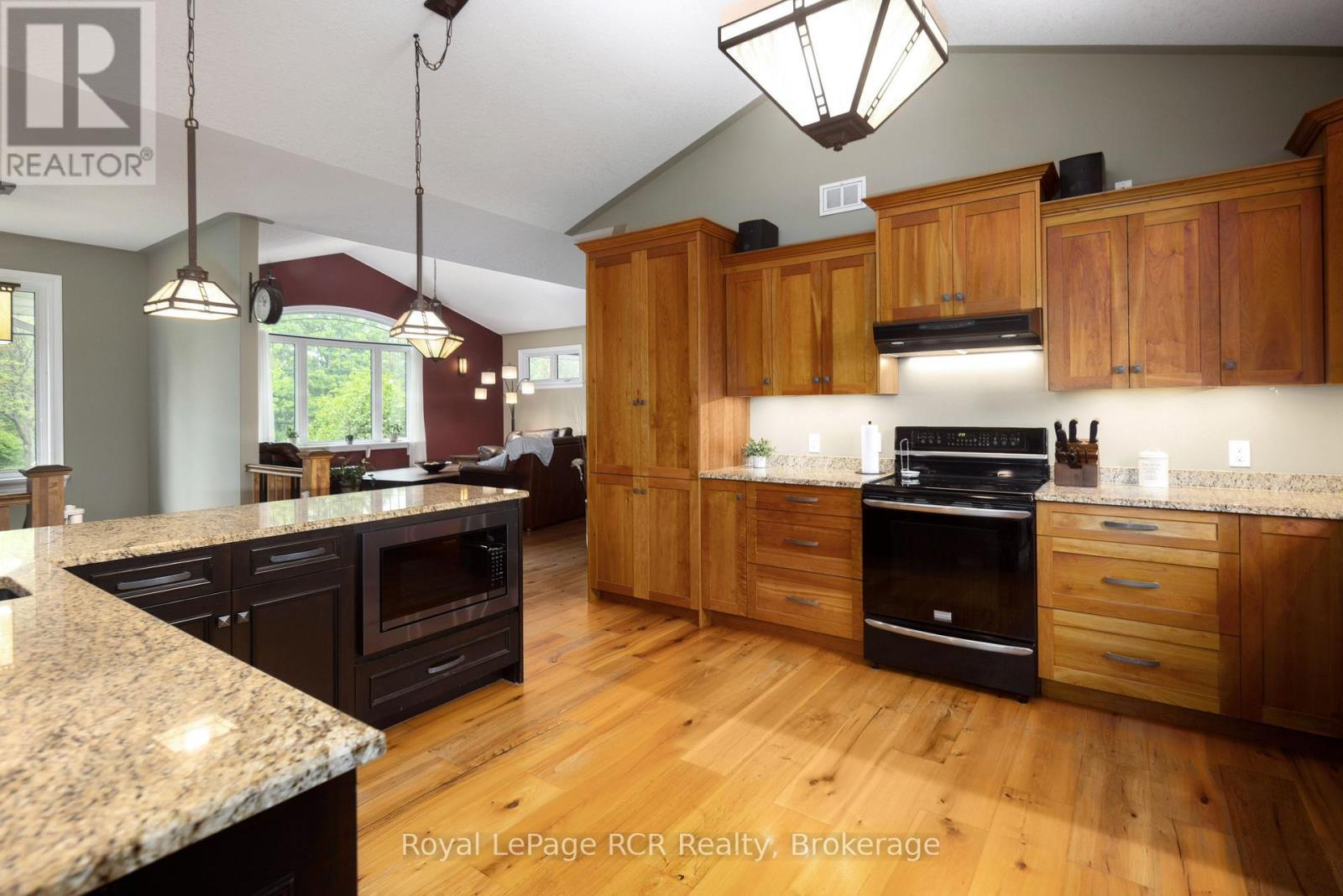 












023038 HOLLAND-SYDENHAM TOWNLINE

,
Chatsworth,




Ontario
N0H1G0


