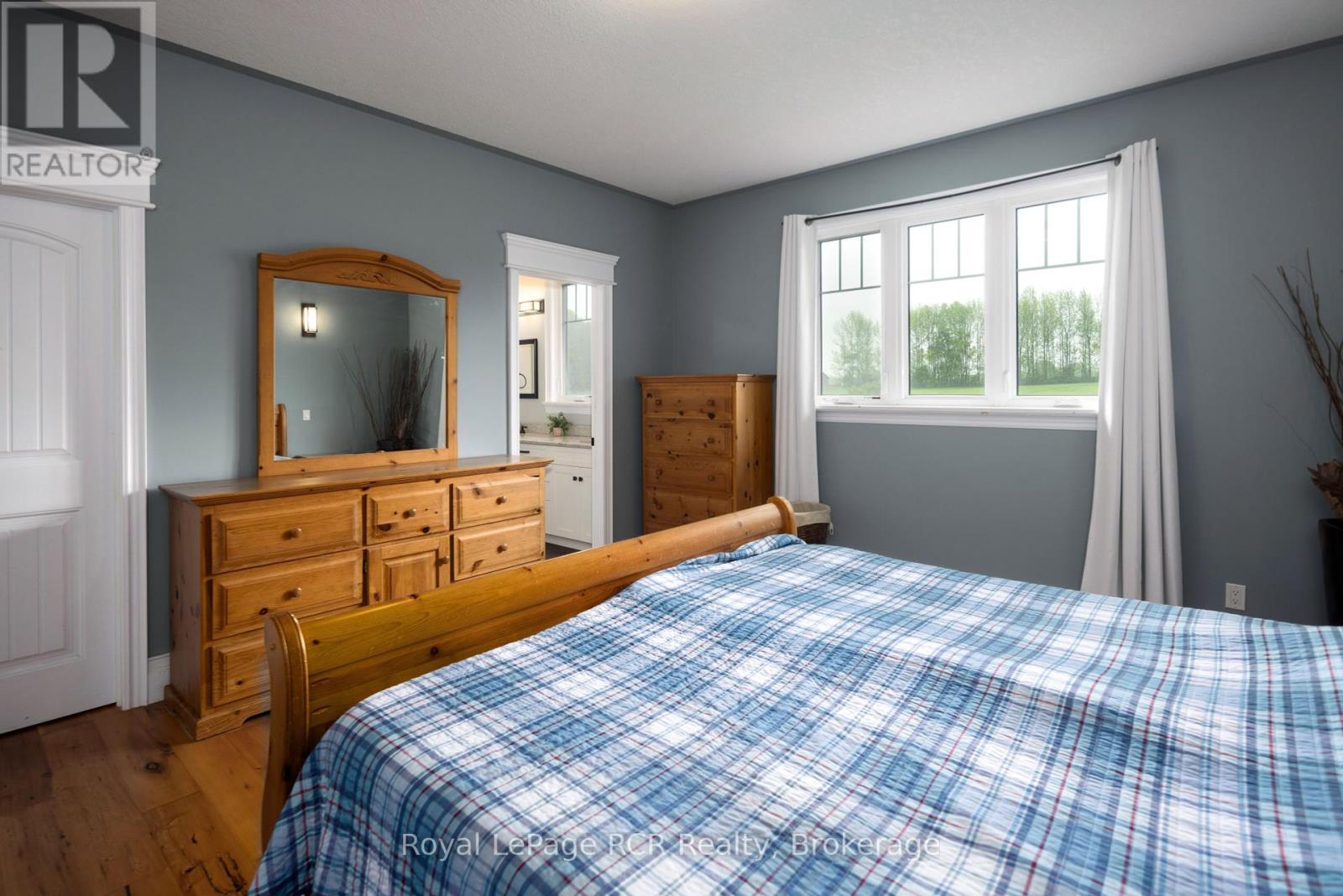 












023038 HOLLAND-SYDENHAM TOWNLINE

,
Chatsworth,




Ontario
N0H1G0

