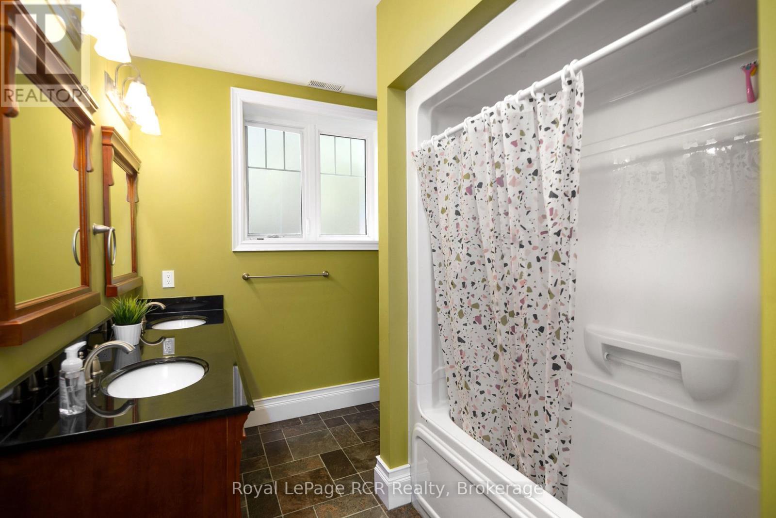 












023038 HOLLAND-SYDENHAM TOWNLINE

,
Chatsworth,




Ontario
N0H1G0

