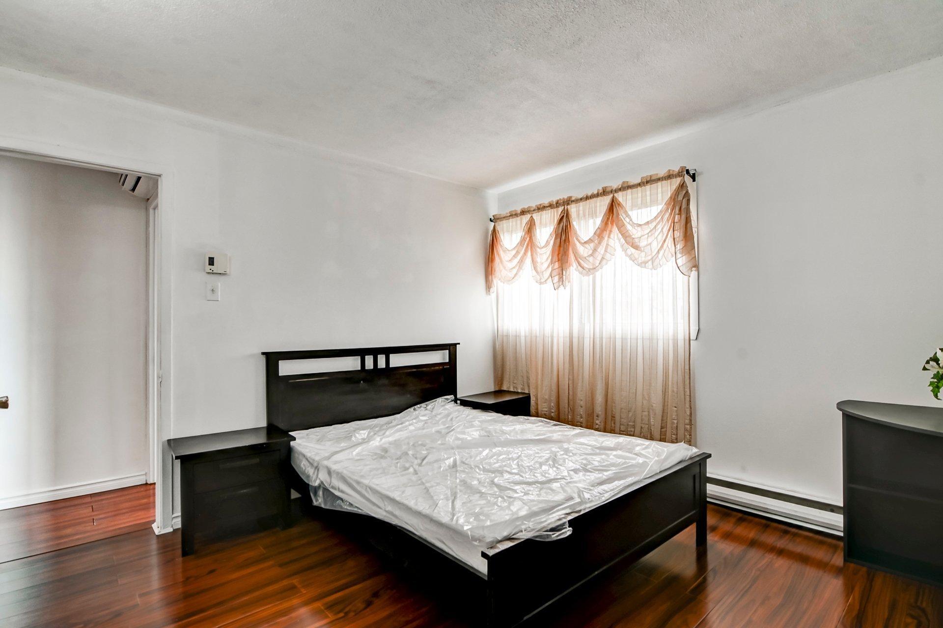 









92


Rue Viking

,
Dollard-des-Ormeaux,




QC
H9G2P1


