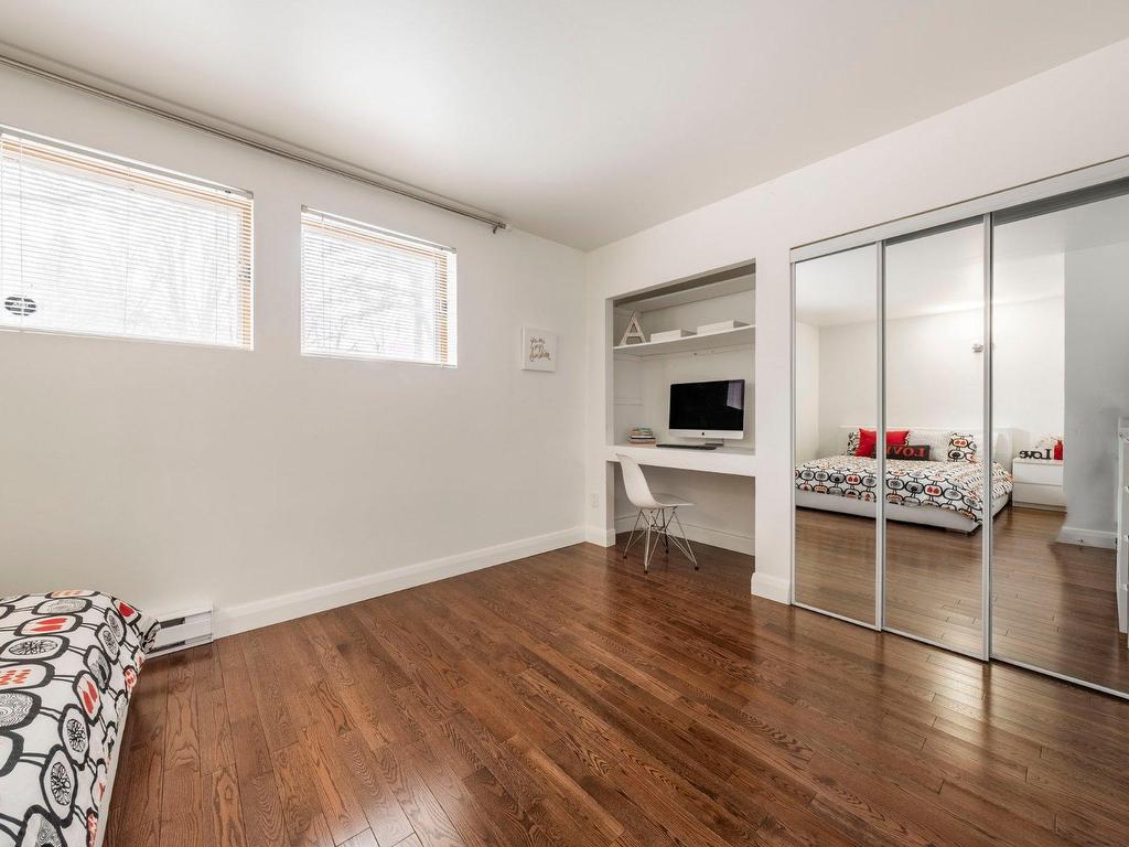 









1987


Rue Montarville

,
Saint-Bruno-de-Montarville,




QC
J3V3V8

