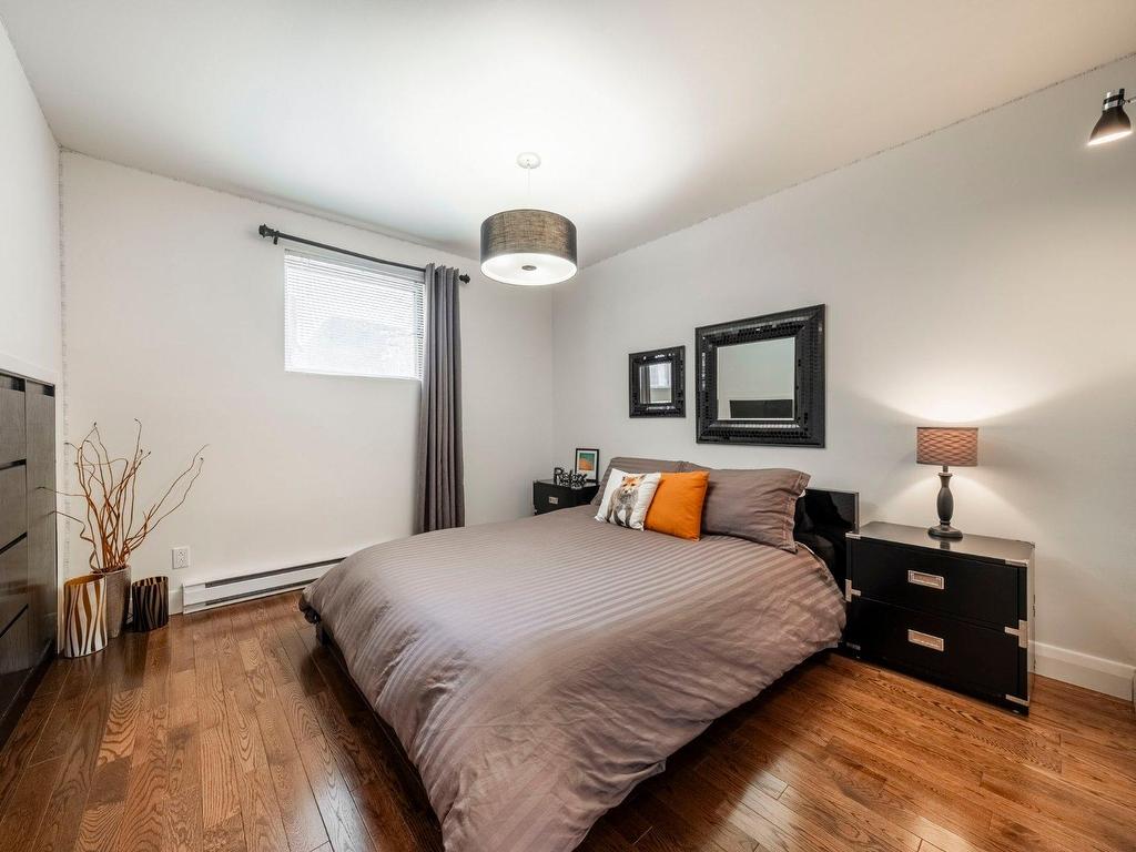 









1987


Rue Montarville

,
Saint-Bruno-de-Montarville,




QC
J3V3V8

