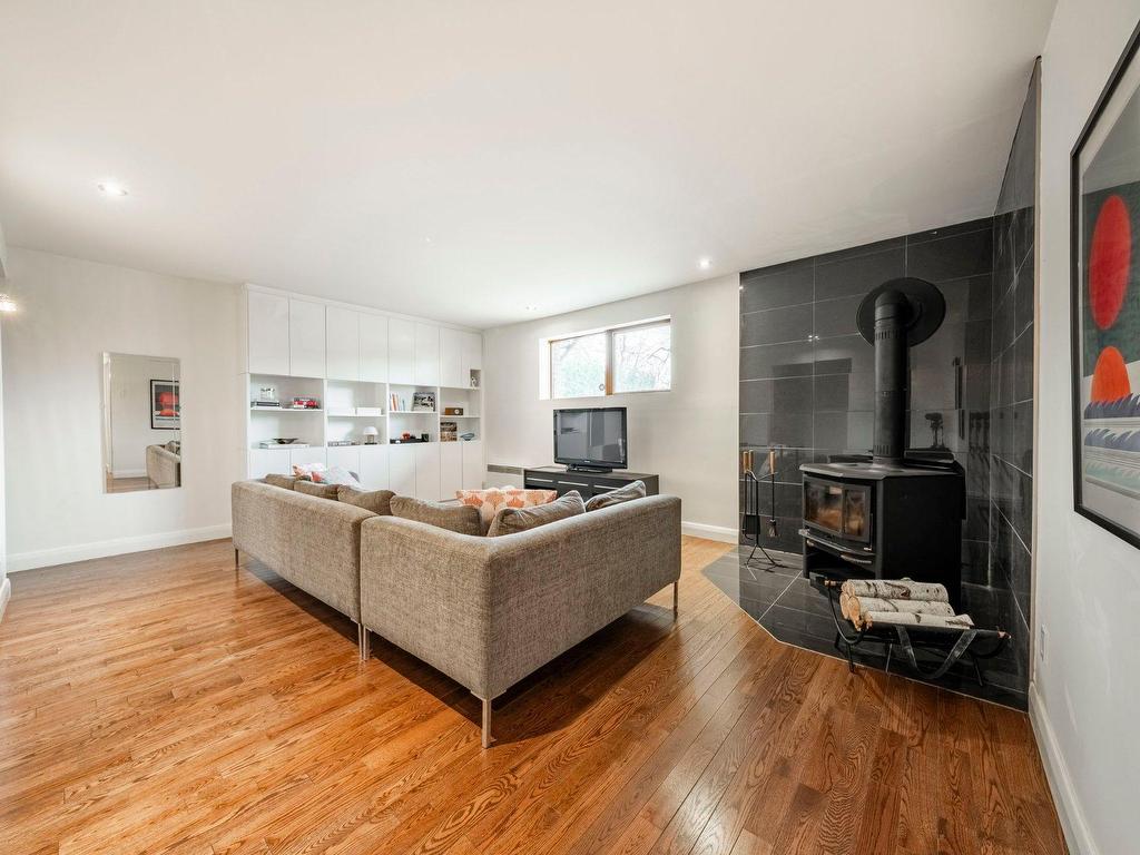 









1987


Rue Montarville

,
Saint-Bruno-de-Montarville,




QC
J3V3V8

