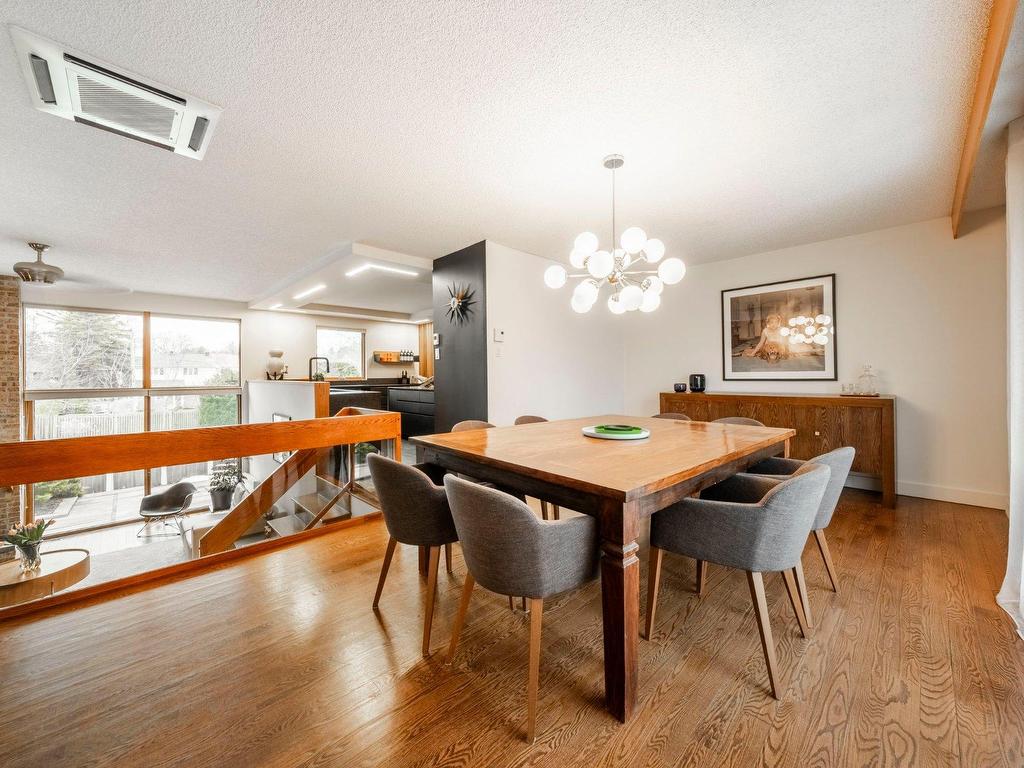 









1987


Rue Montarville

,
Saint-Bruno-de-Montarville,




QC
J3V3V8

