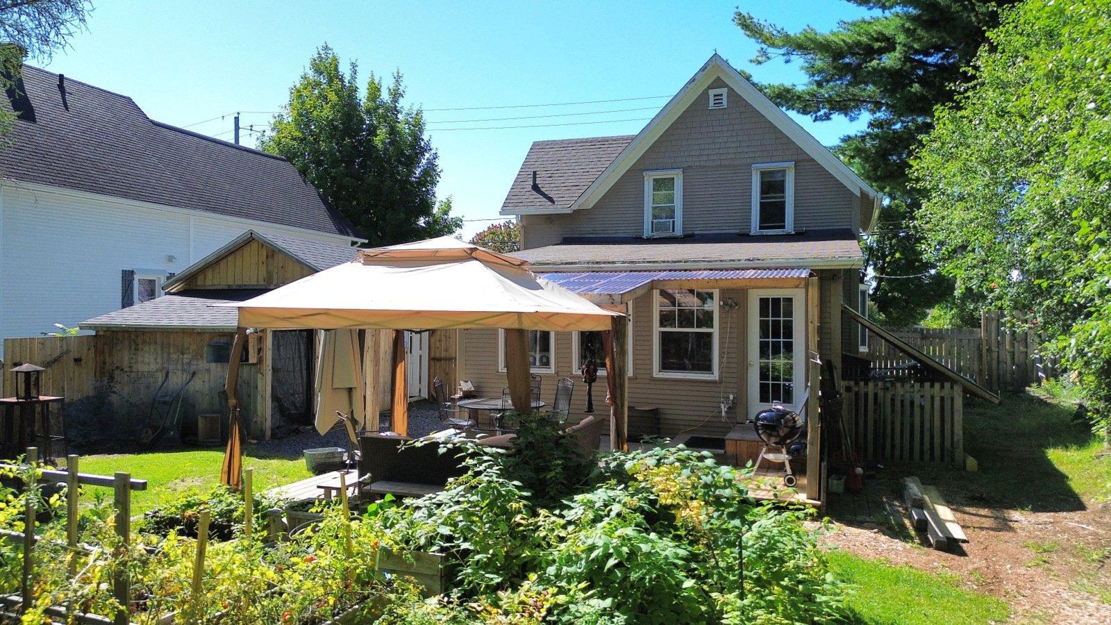 









370


Rue Merry N.

,
Magog,




QC
J1X2G5

