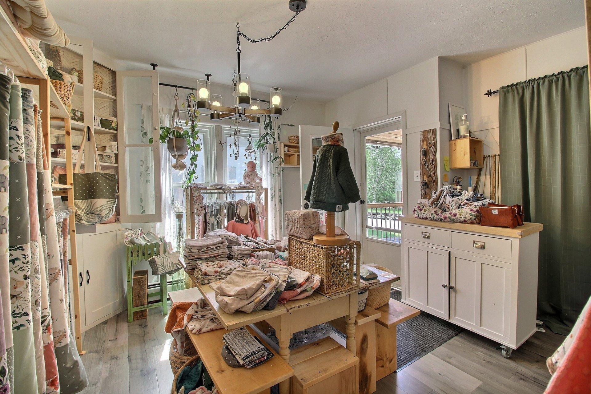 









370


Rue Merry N.

,
Magog,




QC
J1X2G5

