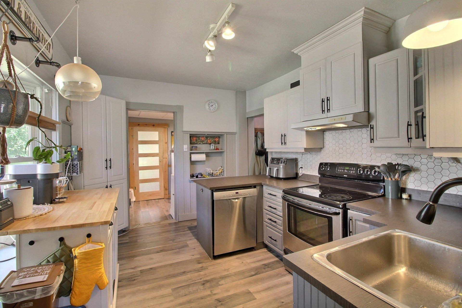 









370


Rue Merry N.

,
Magog,




QC
J1X2G5

