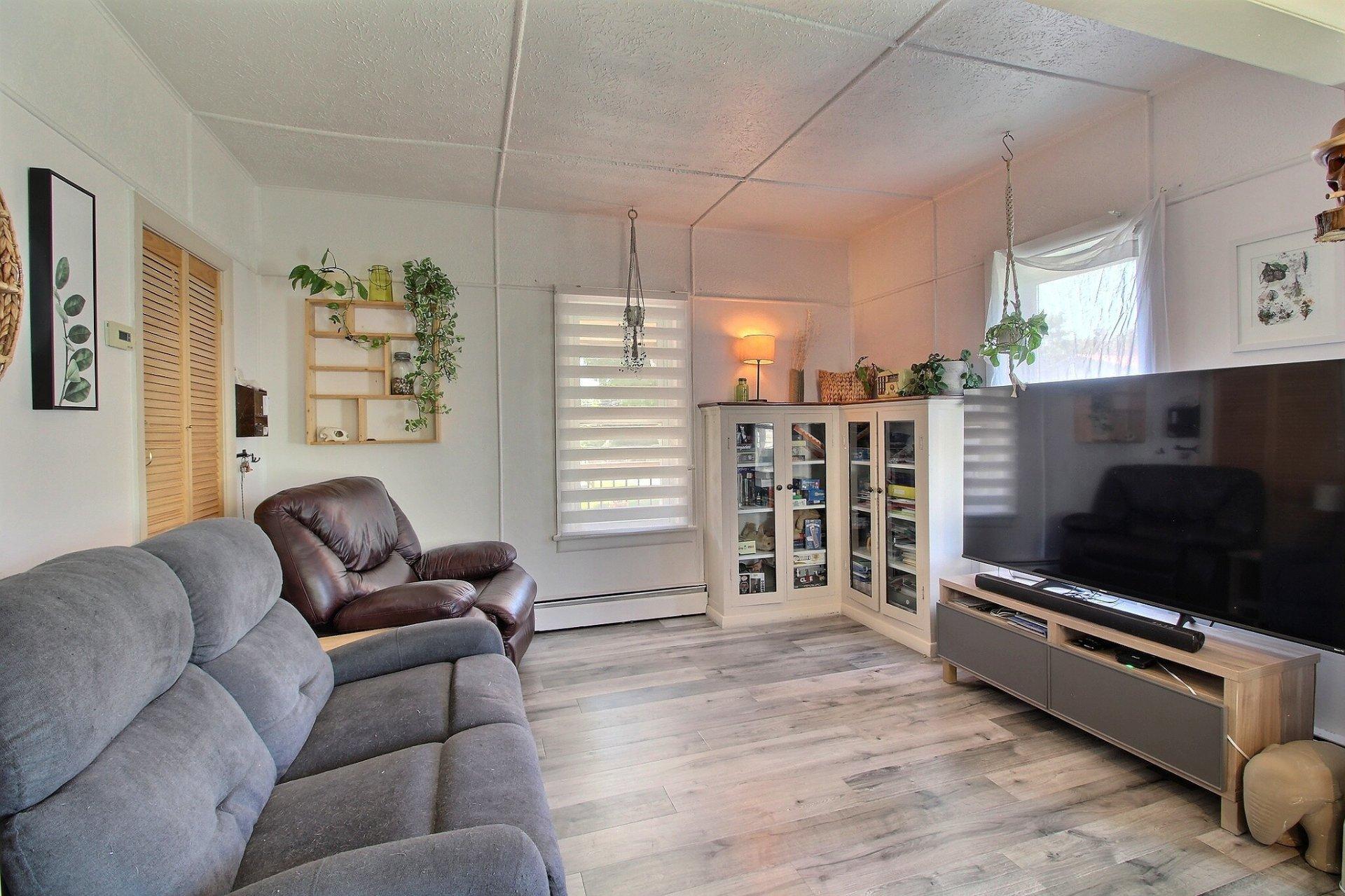 









370


Rue Merry N.

,
Magog,




QC
J1X2G5

