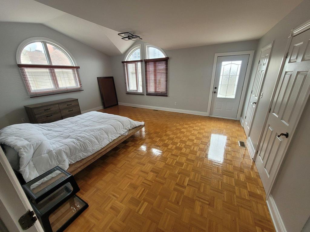 









6872


Rue Marie-Guyart

,
Montréal (LaSalle),




QC
H8N3G7

