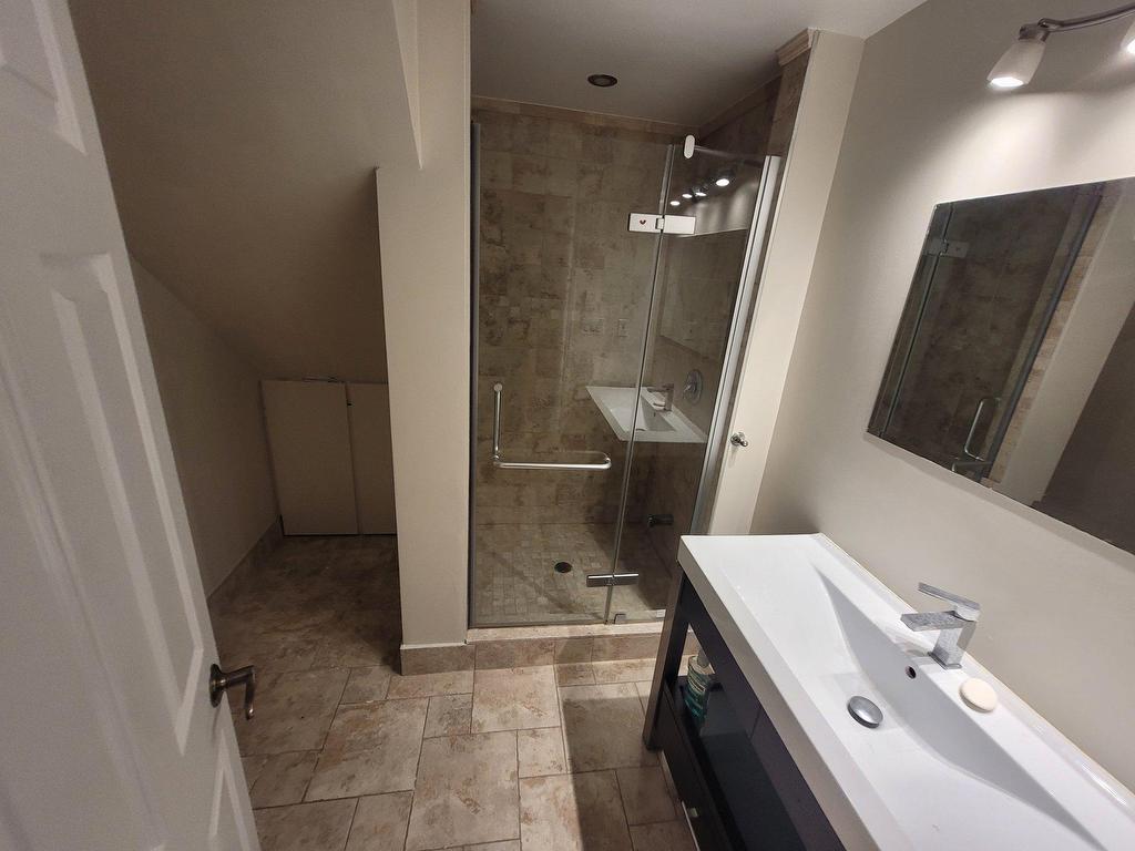 









6872


Rue Marie-Guyart

,
Montréal (LaSalle),




QC
H8N3G7

