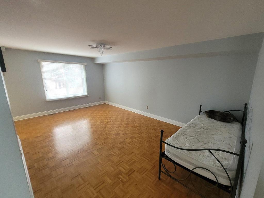 









6872


Rue Marie-Guyart

,
Montréal (LaSalle),




QC
H8N3G7

