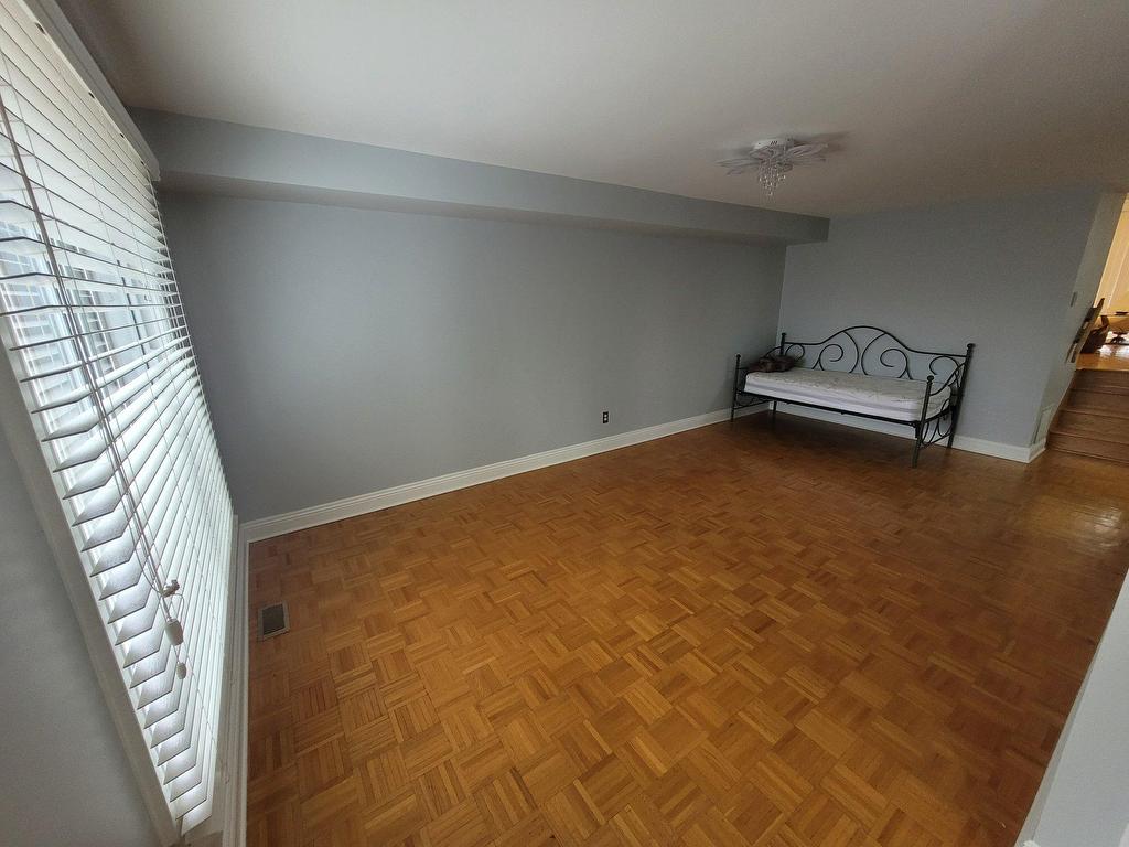 









6872


Rue Marie-Guyart

,
Montréal (LaSalle),




QC
H8N3G7

