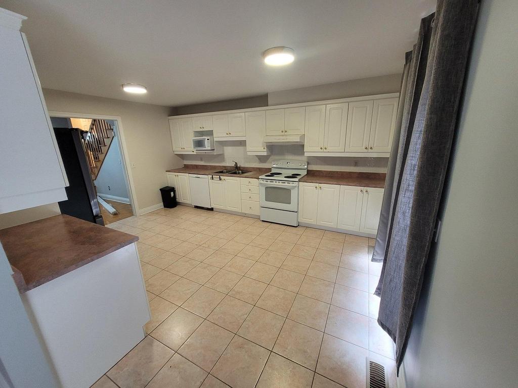 









6872


Rue Marie-Guyart

,
Montréal (LaSalle),




QC
H8N3G7

