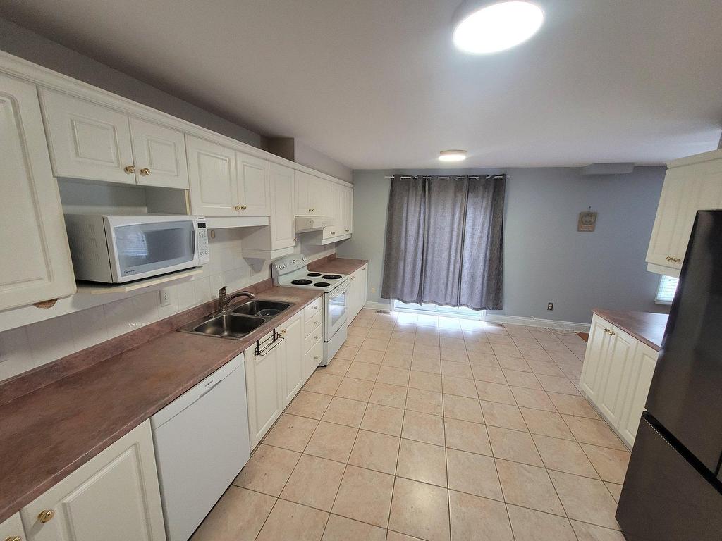 









6872


Rue Marie-Guyart

,
Montréal (LaSalle),




QC
H8N3G7

