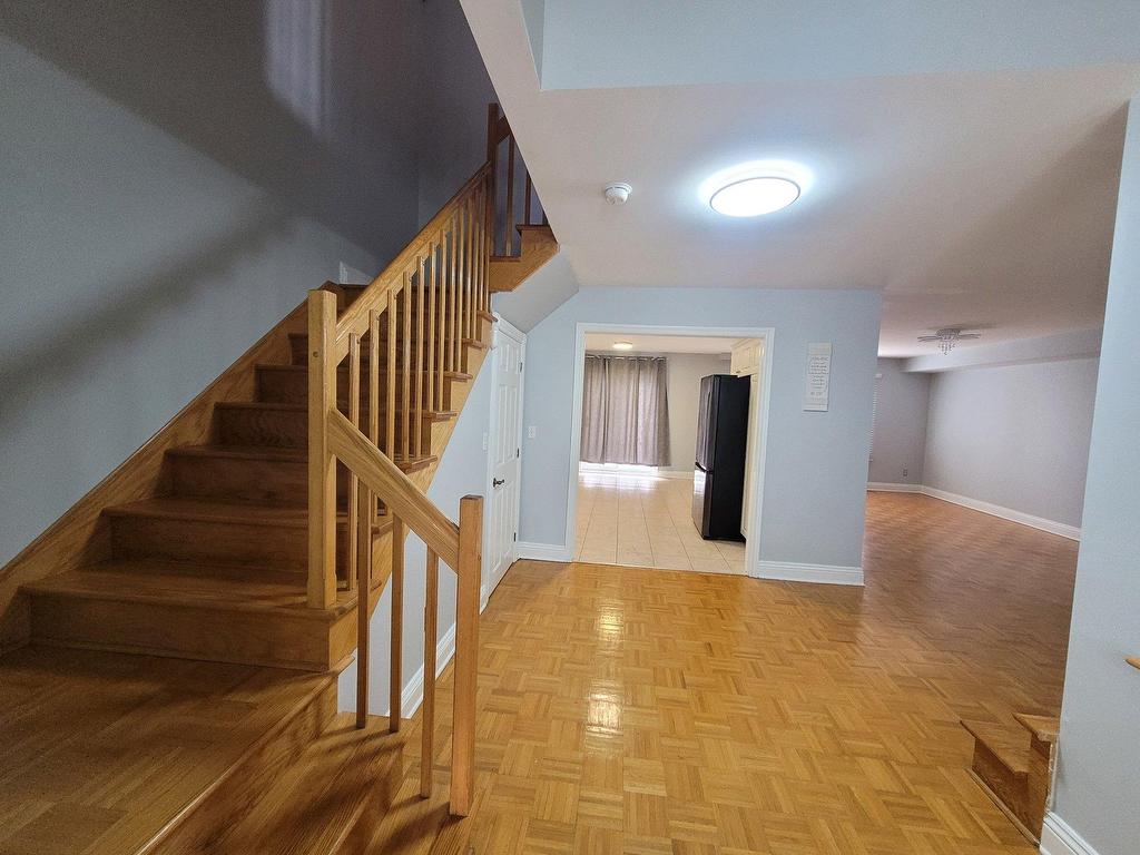 









6872


Rue Marie-Guyart

,
Montréal (LaSalle),




QC
H8N3G7

