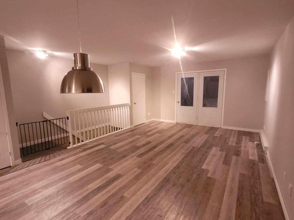









96

 - 98


Rue Bouthillier N.

,
Saint-Jean-sur-Richelieu,




QC
J3B5Y5


