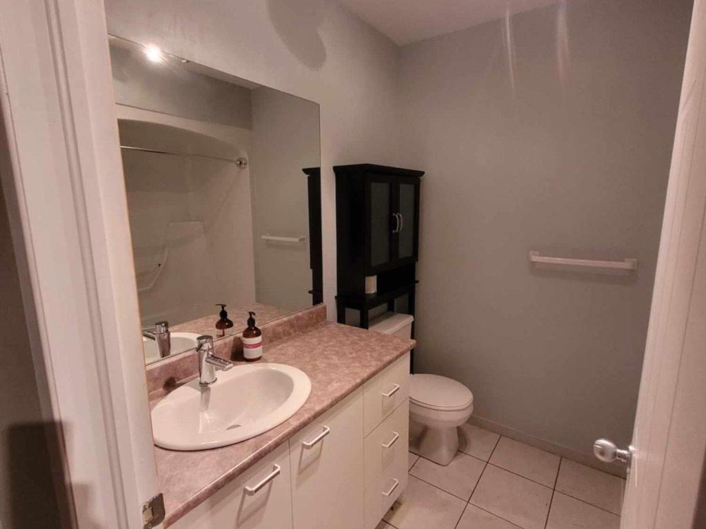 









96

 - 98


Rue Bouthillier N.

,
Saint-Jean-sur-Richelieu,




QC
J3B5Y5

