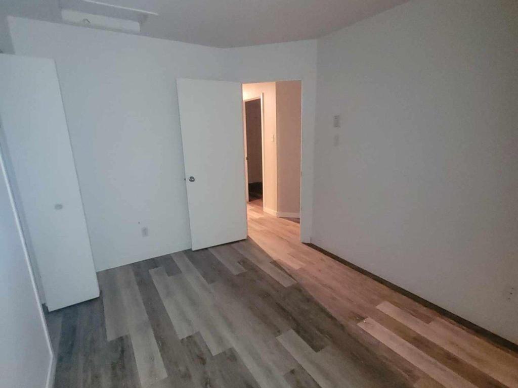 









96

 - 98


Rue Bouthillier N.

,
Saint-Jean-sur-Richelieu,




QC
J3B5Y5

