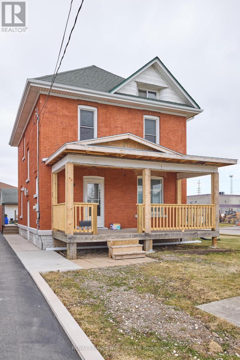 












160 BURGAR STREET

,
Welland (Welland Downtown),




Ontario
L3B2S8

