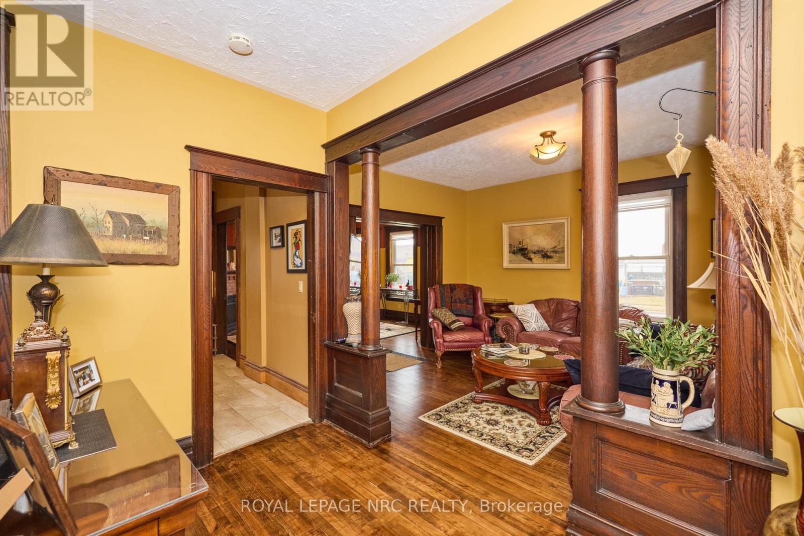 












160 BURGAR STREET

,
Welland (Welland Downtown),




Ontario
L3B2S8

