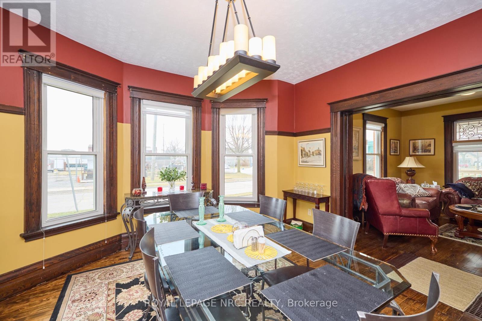 












160 BURGAR STREET

,
Welland (Welland Downtown),




Ontario
L3B2S8

