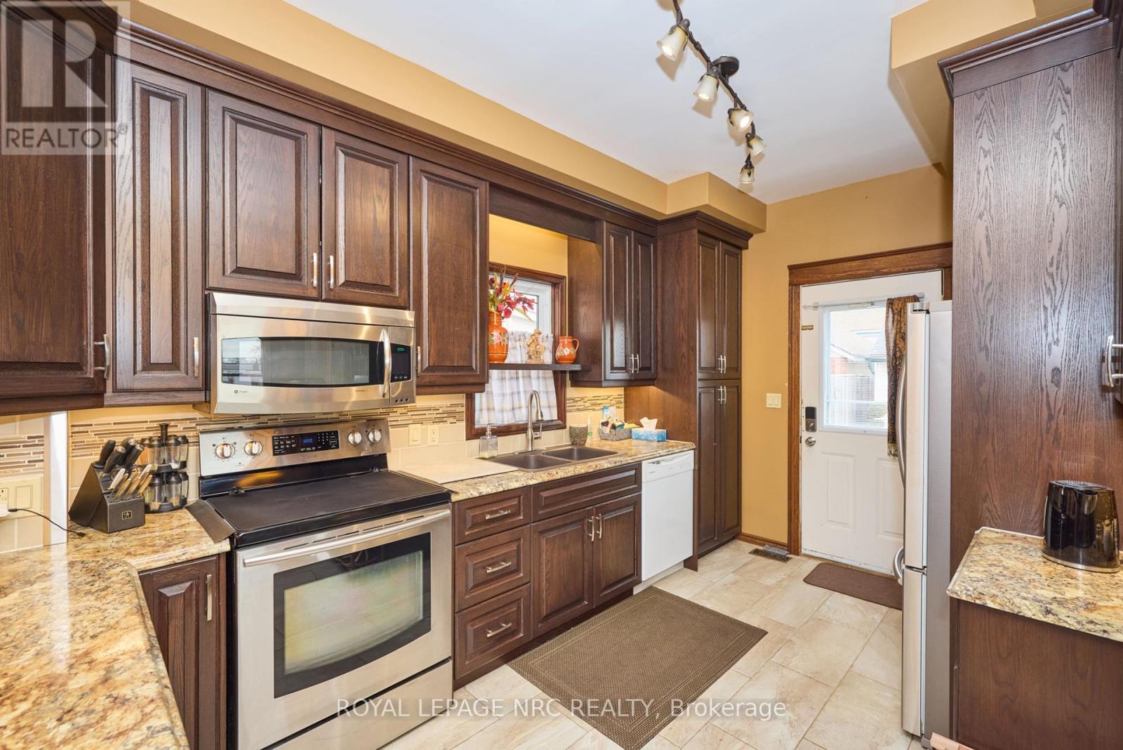 












160 BURGAR STREET

,
Welland (Welland Downtown),




Ontario
L3B2S8

