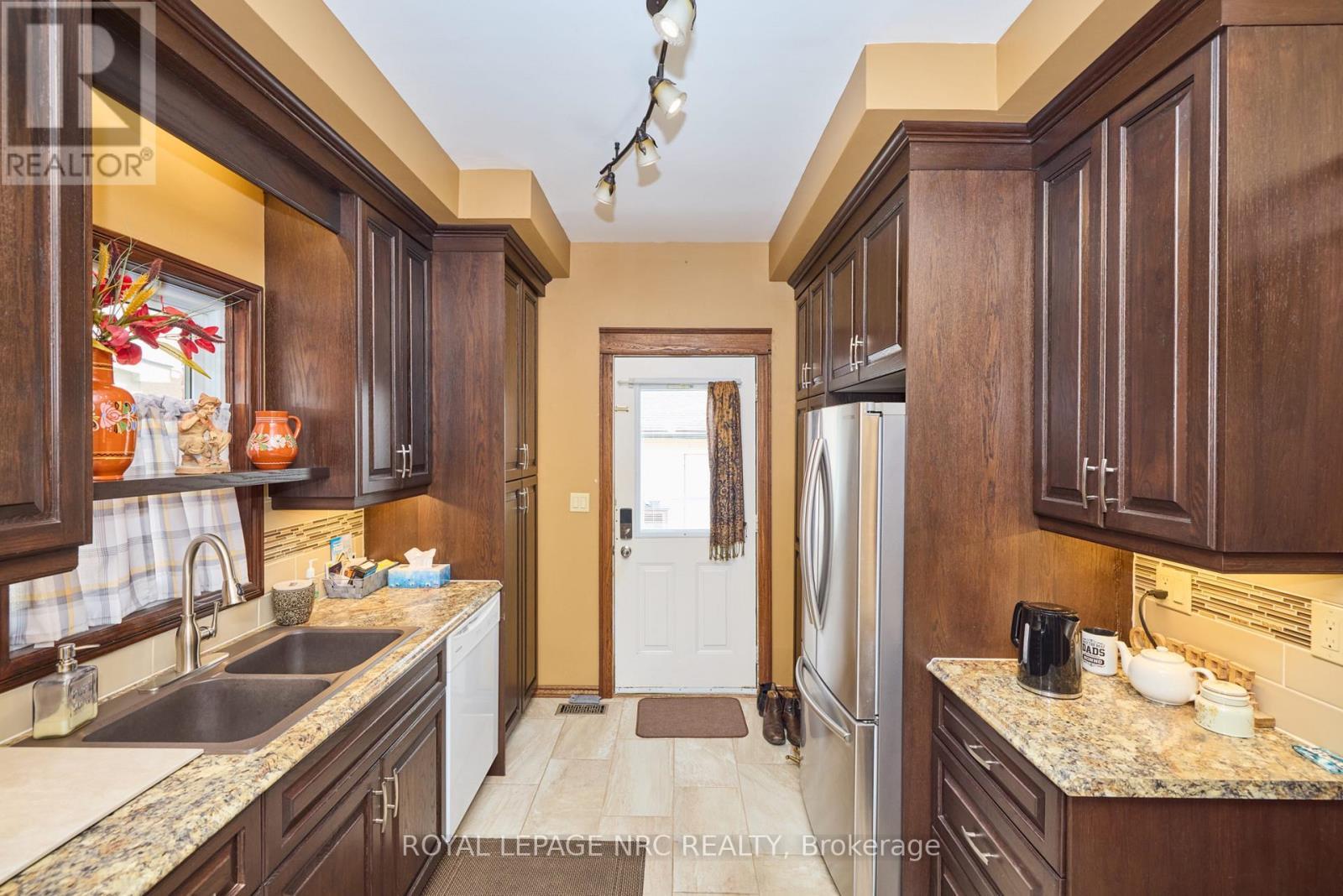 












160 BURGAR STREET

,
Welland (Welland Downtown),




Ontario
L3B2S8

