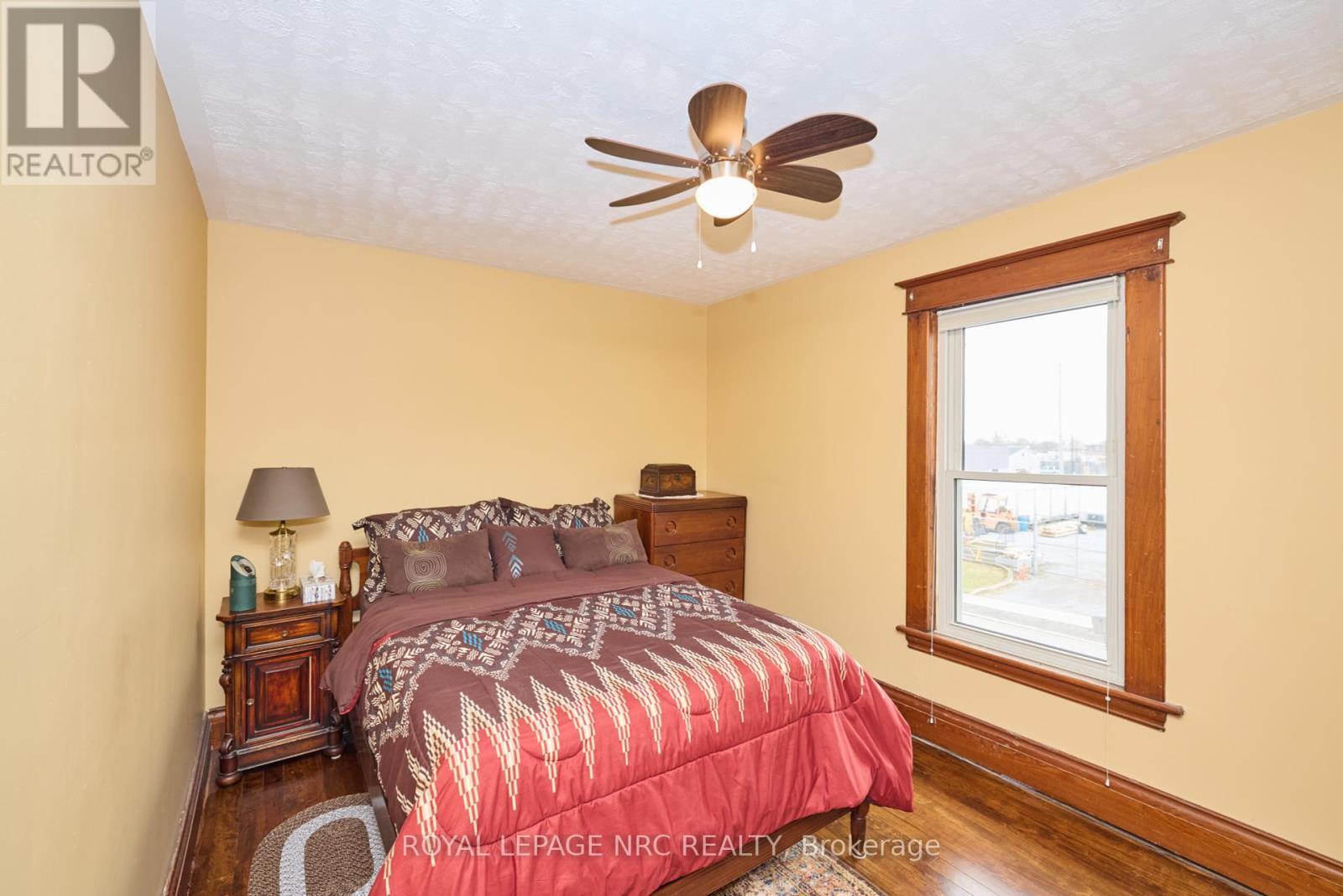 












160 BURGAR STREET

,
Welland (Welland Downtown),




Ontario
L3B2S8

