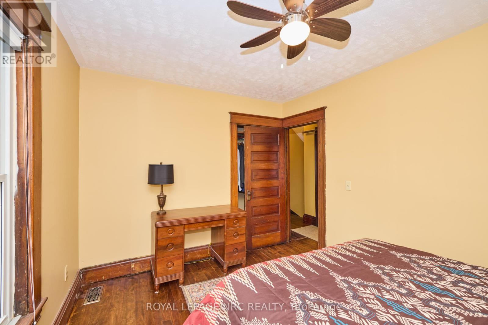 












160 BURGAR STREET

,
Welland (Welland Downtown),




Ontario
L3B2S8

