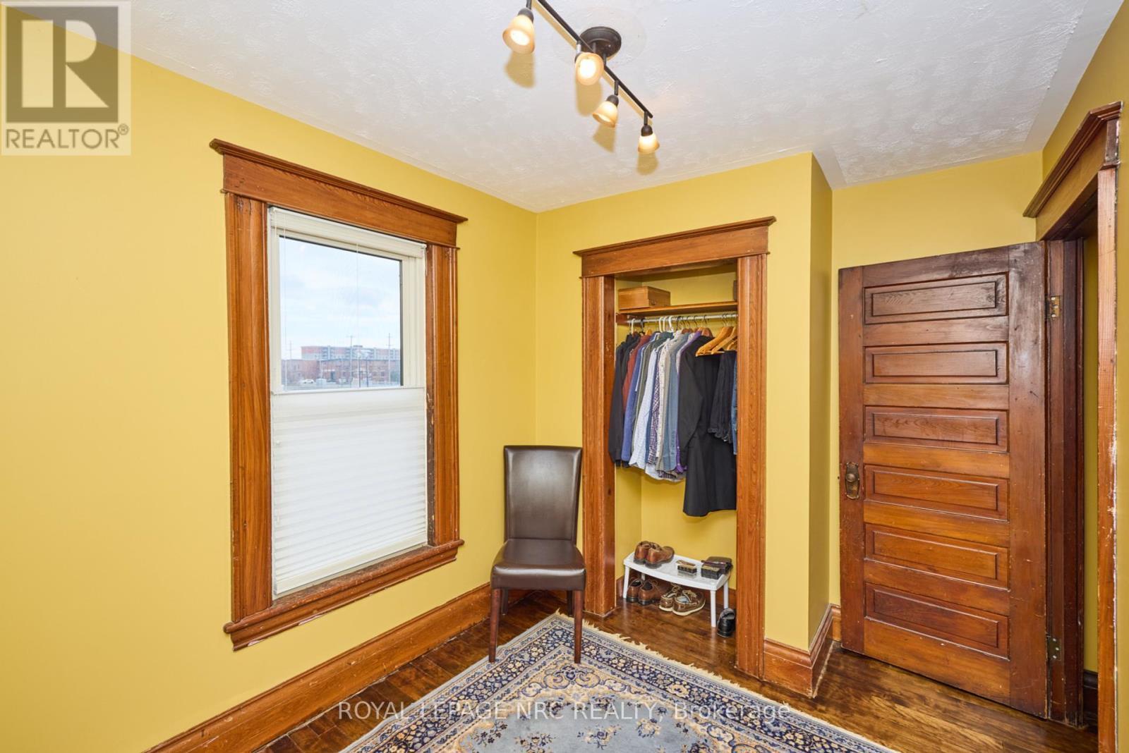 












160 BURGAR STREET

,
Welland (Welland Downtown),




Ontario
L3B2S8

