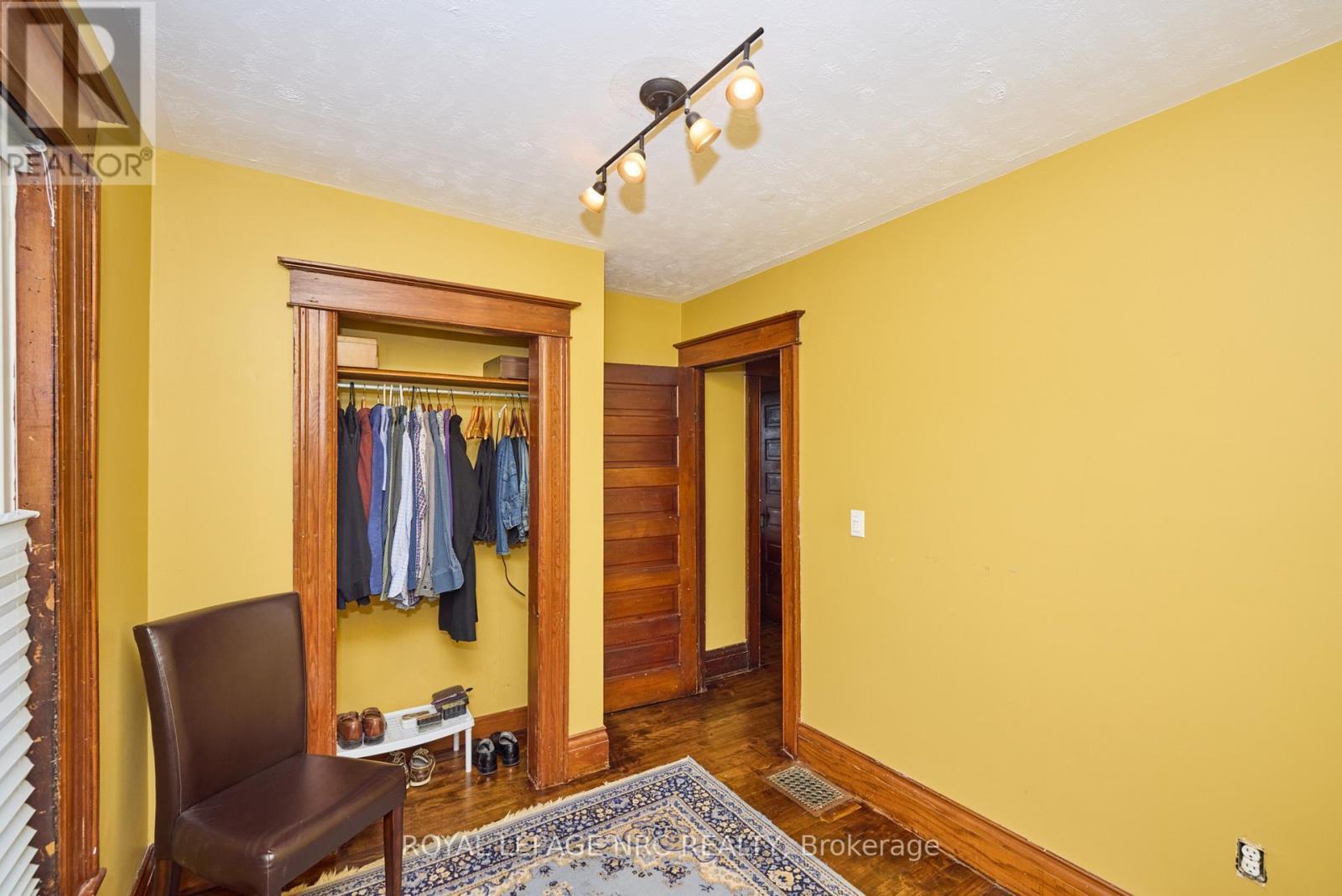 












160 BURGAR STREET

,
Welland (Welland Downtown),




Ontario
L3B2S8

