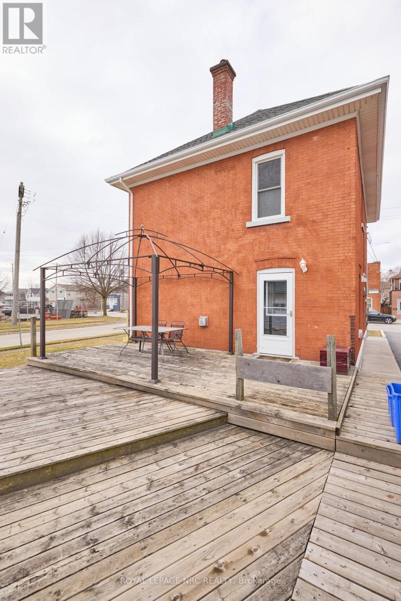 












160 BURGAR STREET

,
Welland (Welland Downtown),




Ontario
L3B2S8

