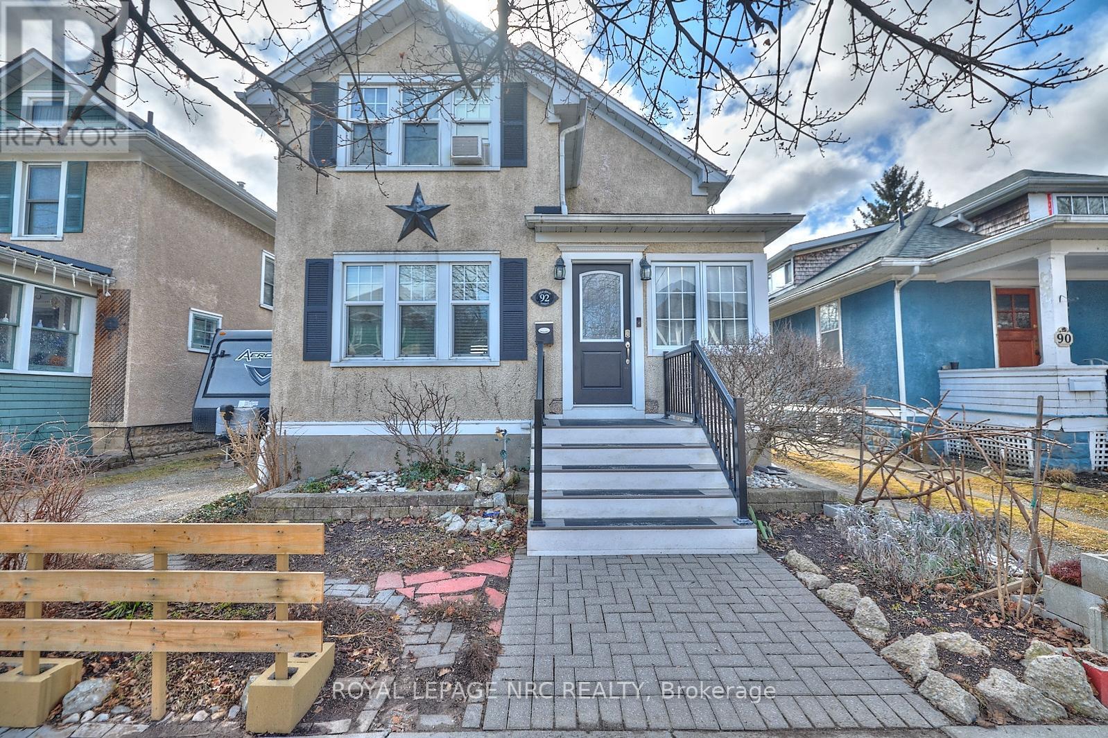 












92 DUFFERIN STREET

,
St. Catharines (Downtown),




Ontario
L2R1Z8

