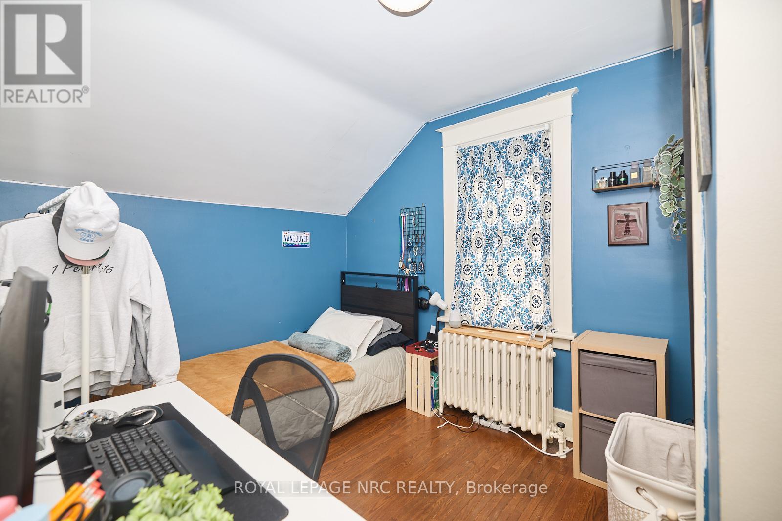 












92 DUFFERIN STREET

,
St. Catharines (Downtown),




Ontario
L2R1Z8

