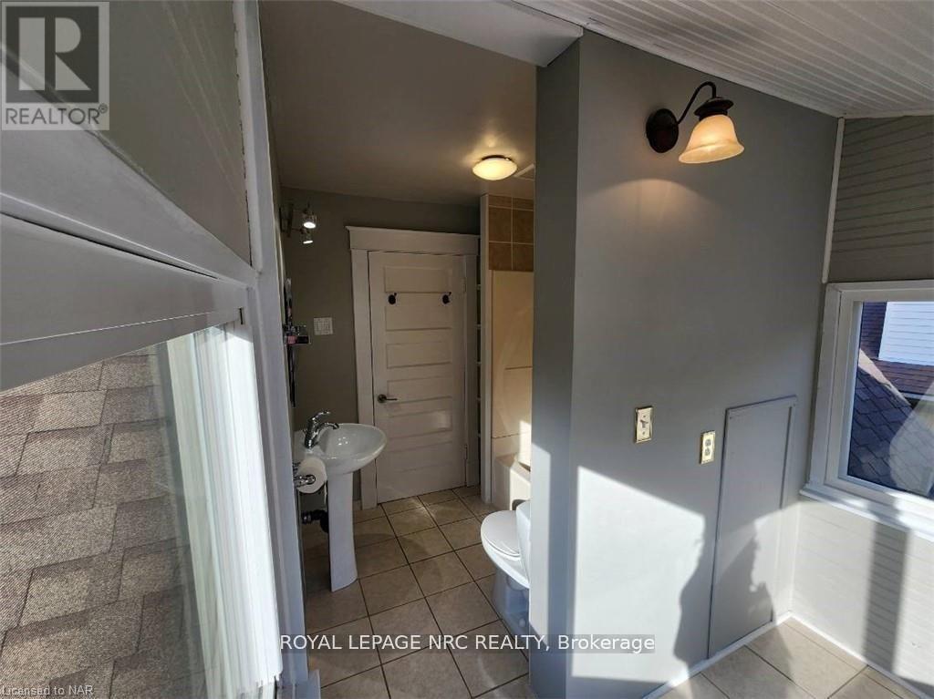 












4848 SECOND AVENUE

,
Niagara Falls (Cherrywood),




Ontario
L2E4J1

