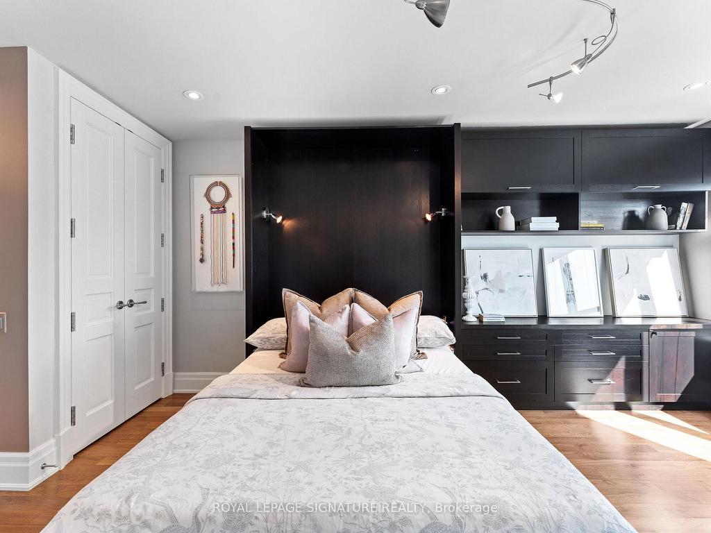 









155


St Clair

Avenue West, 603,
Toronto,




ON
M4V 0A1

