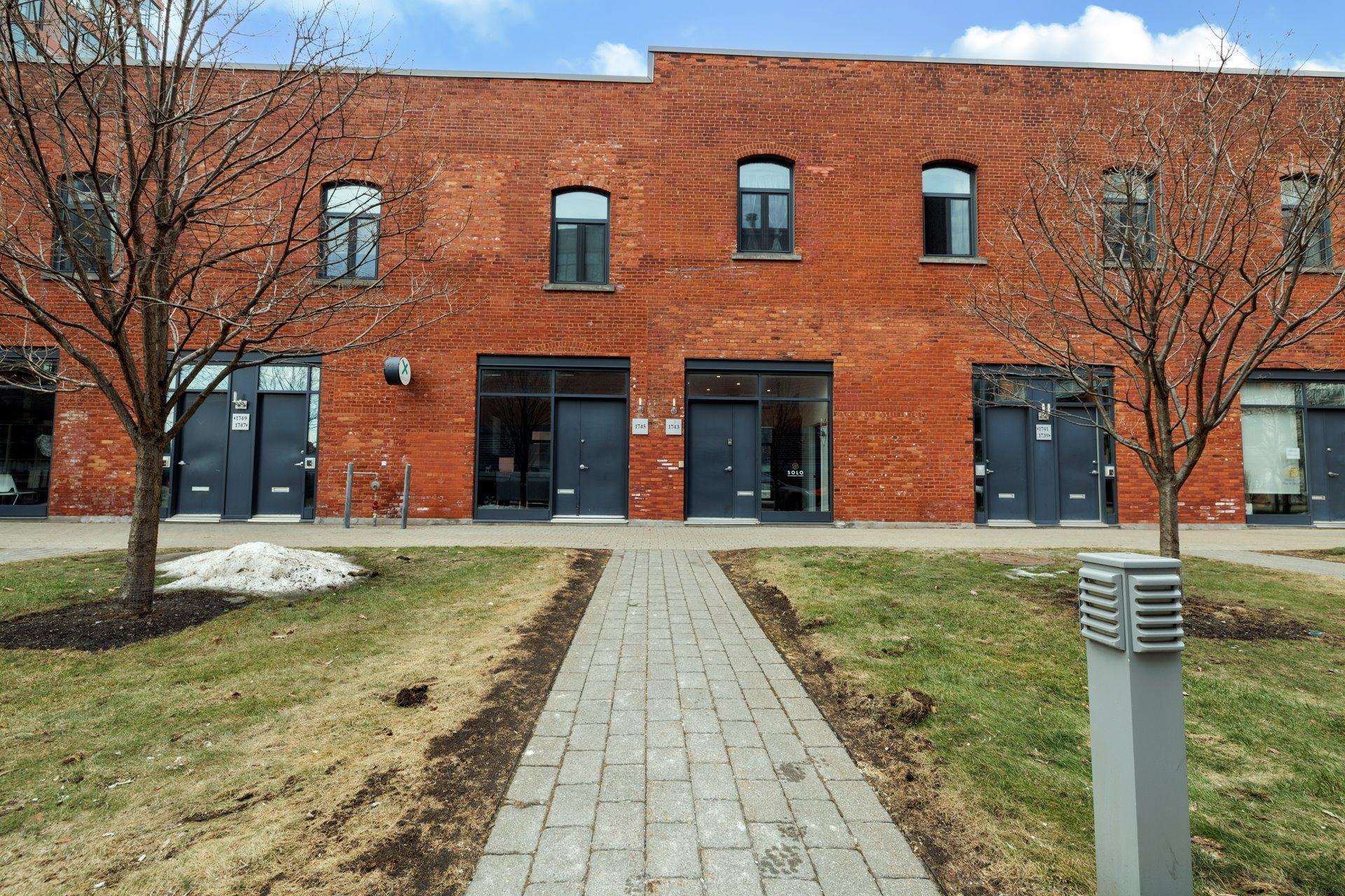 









1741


Rue St-Patrick

,
Montréal (Le Sud-Ouest),




QC
H3K3G9

