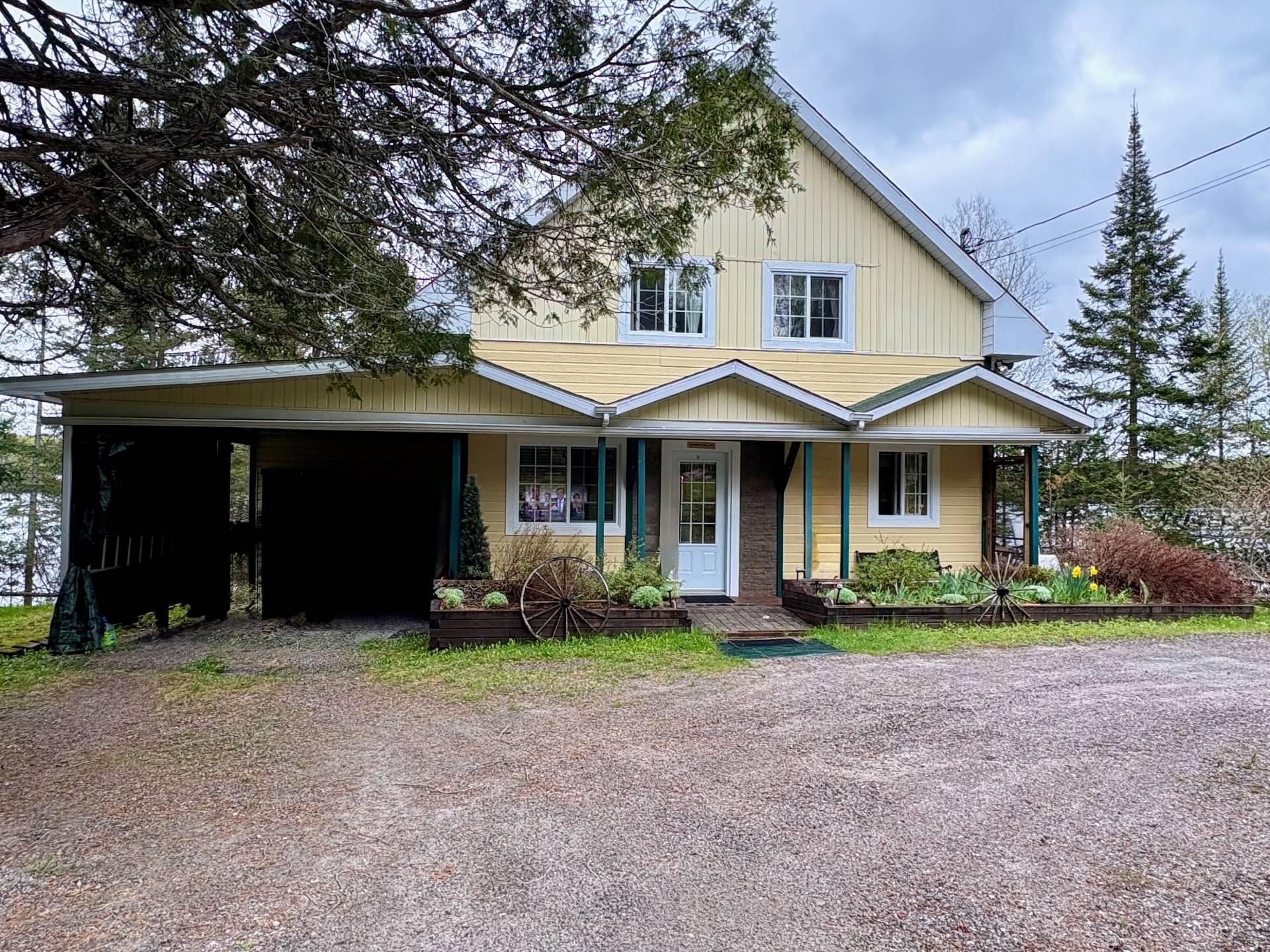 









1224


Ch. du Lac-Boileau O.

,
Rivière-Rouge,




QC
J0T1T0

